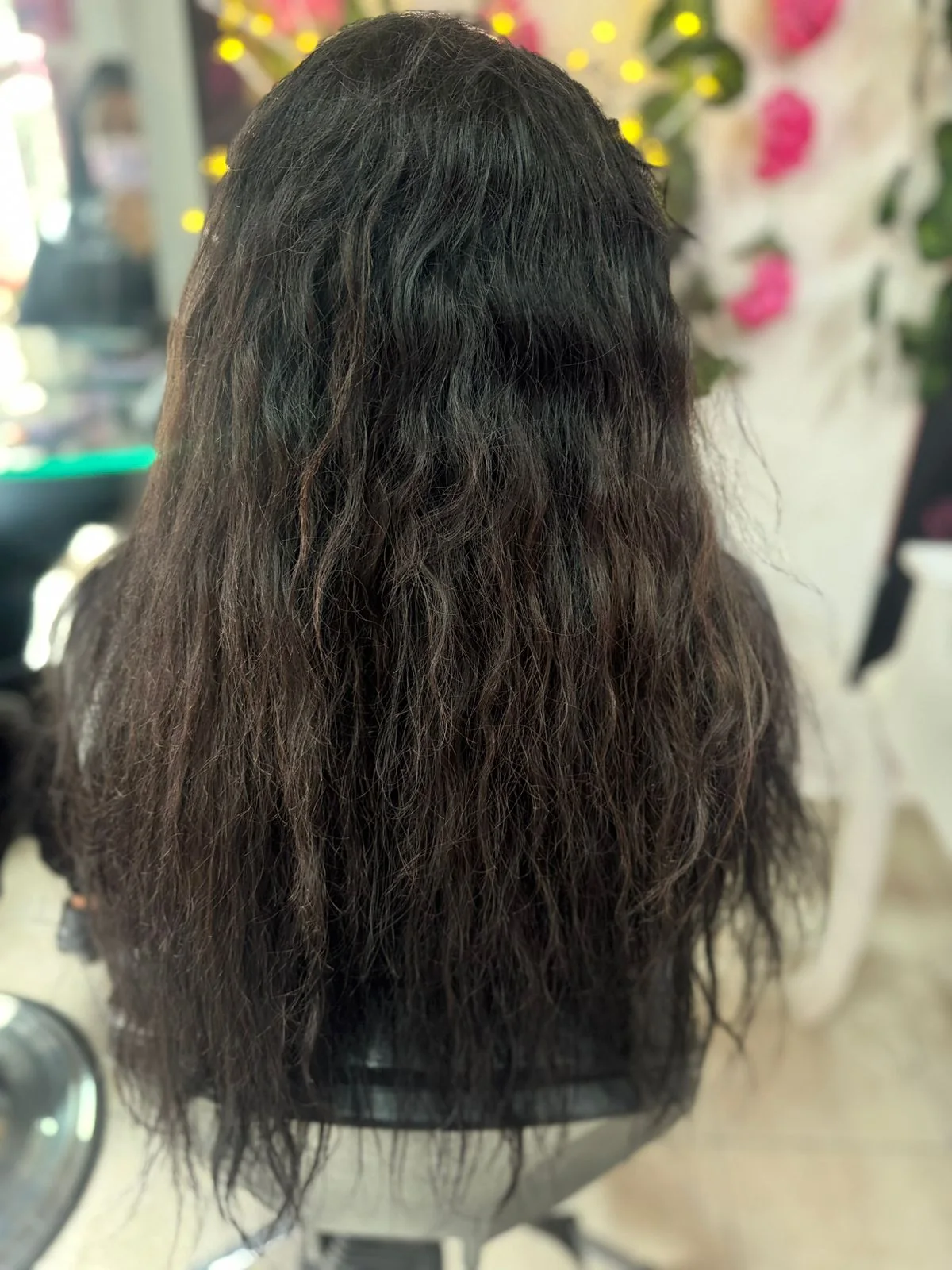 Antes de alaciado: cabello largo con textura y ondas en Encantos